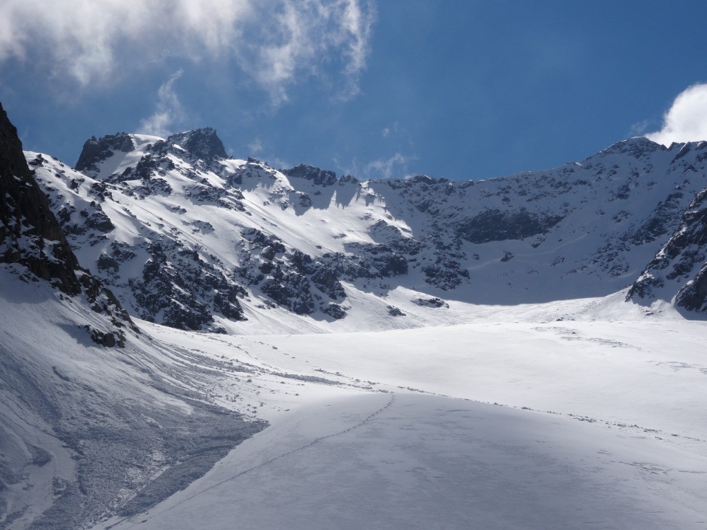 #27 Belle plaque partie à droite sous le Pic du Frene Belle plaque partie à droite sous le Pic du Frene