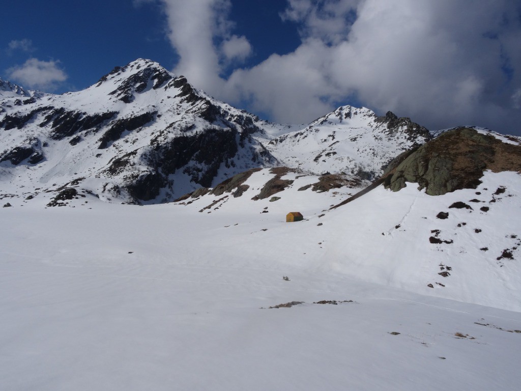 #17 Petit abris au début du vallon du Veyton Petit abris au début du vallon du Veyton