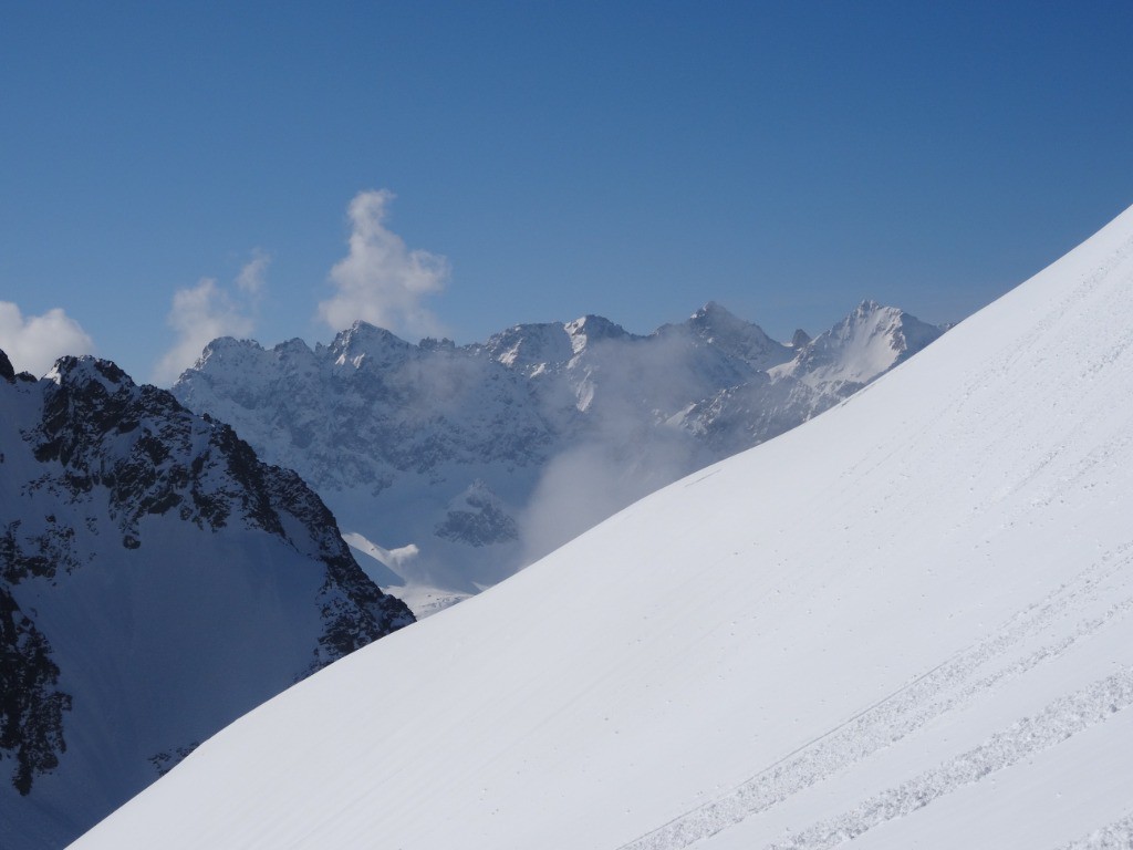 #8 Puy Gris et selle d Puy Gris et selle d'hier + Comberousse à droite !