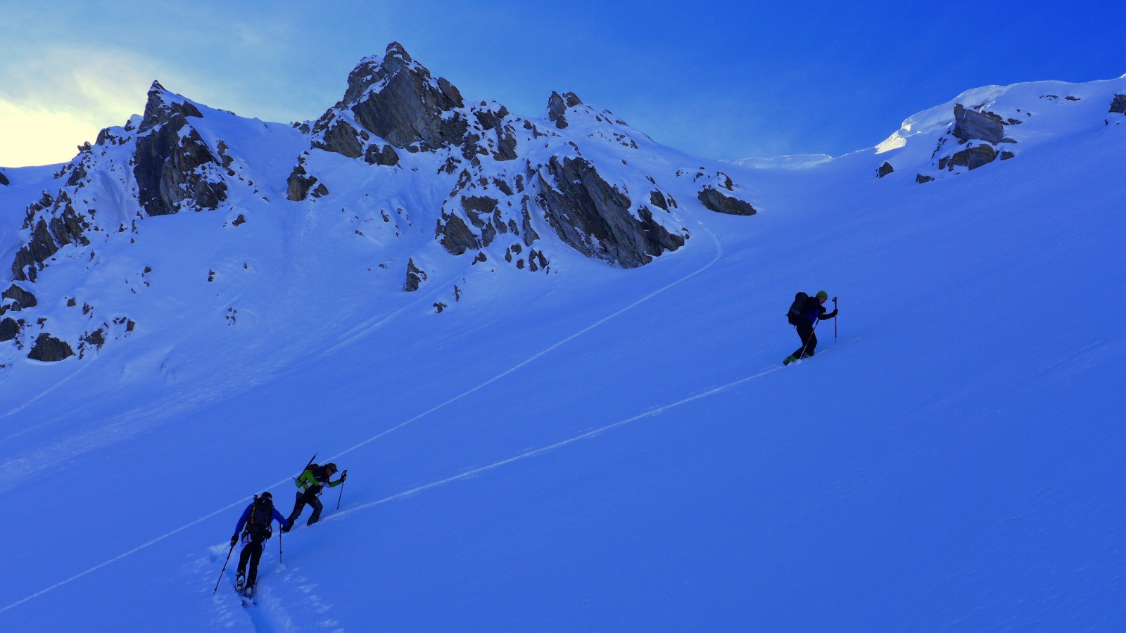 Première montée vers la crête de Pategous: poudre magique à skier sans retenue.