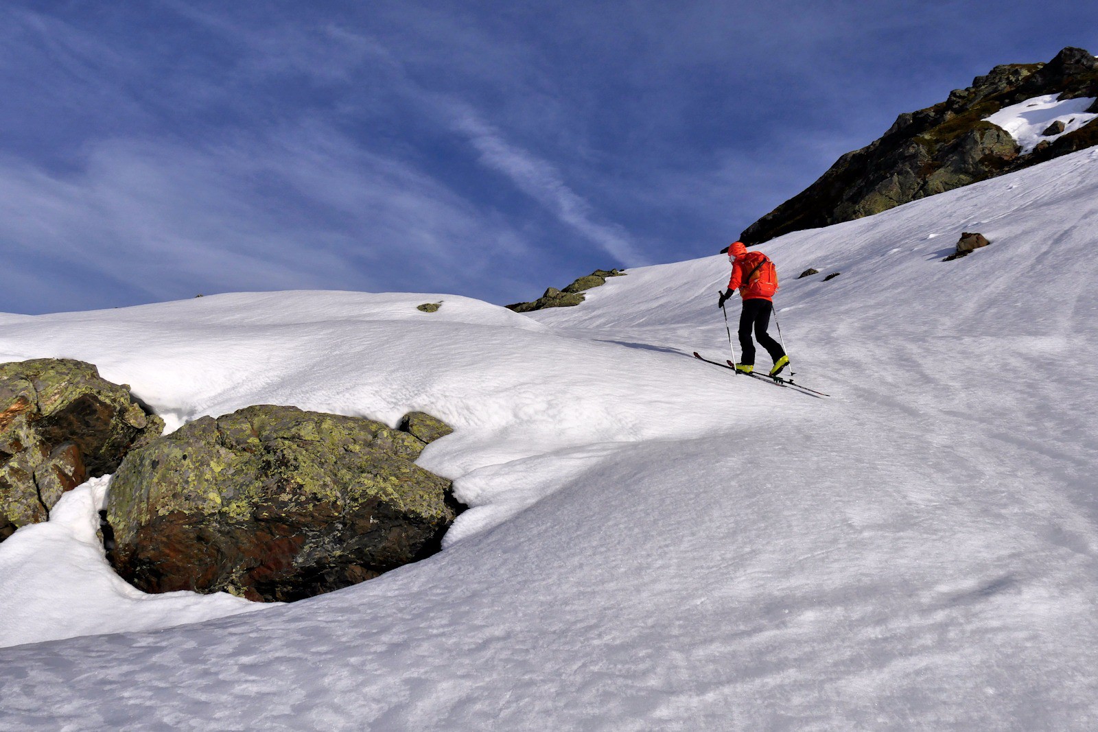 Attirés par les pentes ensoleillées rejoignant l'arête de Montséti.