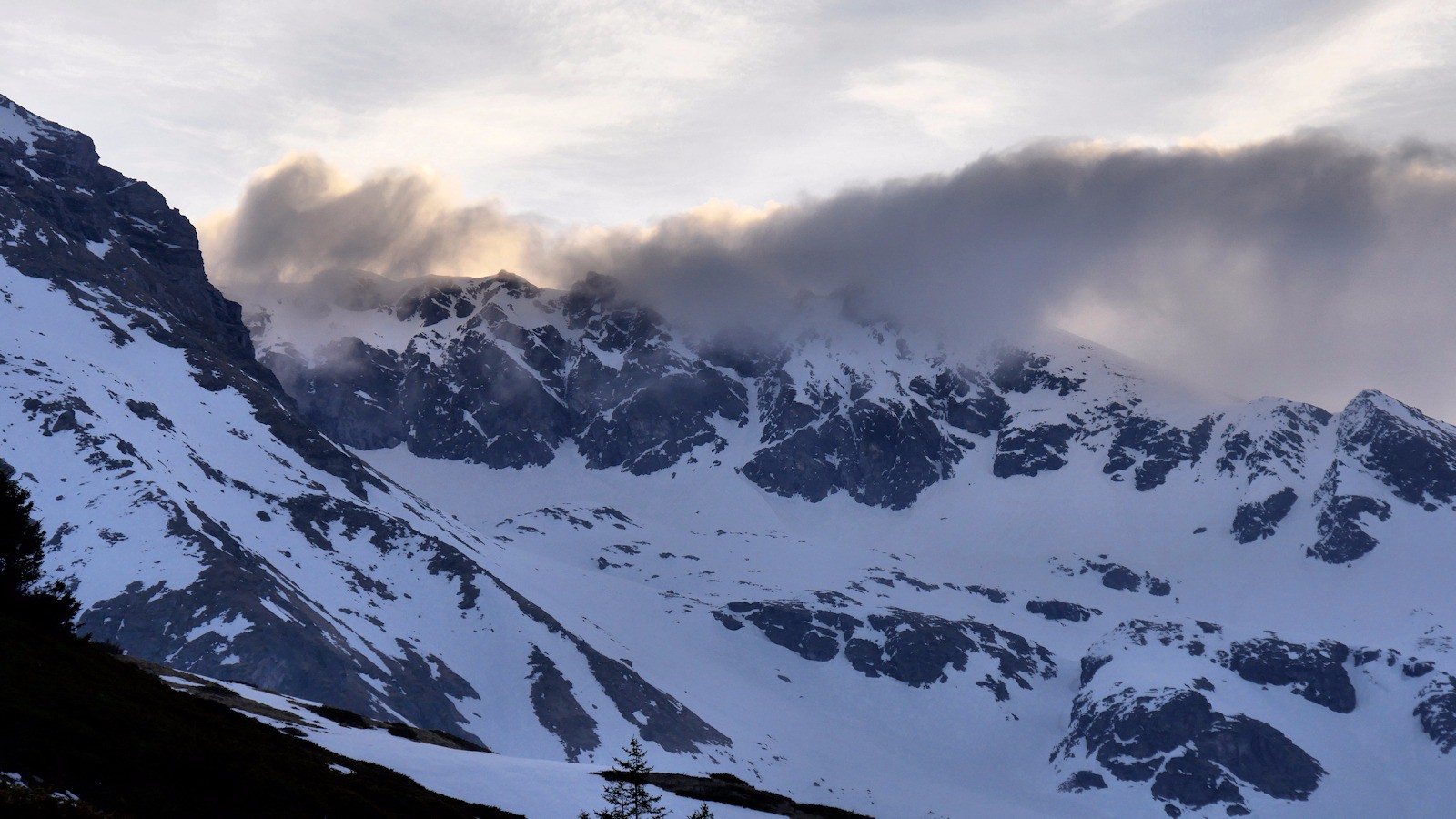 #2 Le retour d Le retour d'Est amène les premiers nuages sur la frontière italienne.