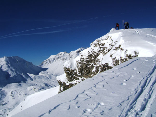 #3 Gipière : Gille et Philippe sont déjà au sommet. Au fon cime de Garret, col de la Petite Cayolle et Trou de L Gipière : Gille et Philippe sont déjà au sommet. Au fon cime de Garret, col de la Petite Cayolle et Trou de L'Aigle.