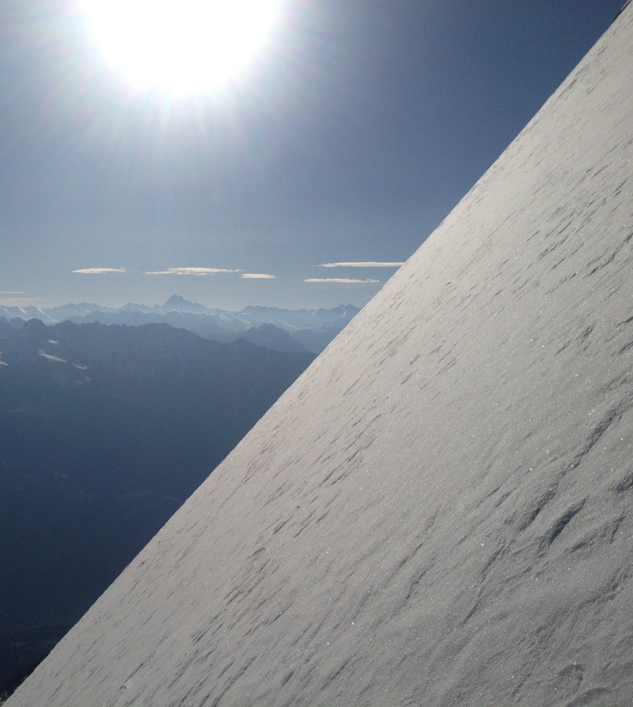 horizontale respectée au mieux ; Viso au fond