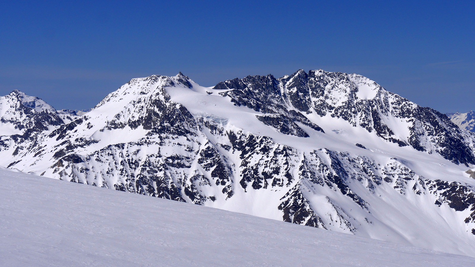 En face, Péclet-Polset et glacier de Gébroulaz.