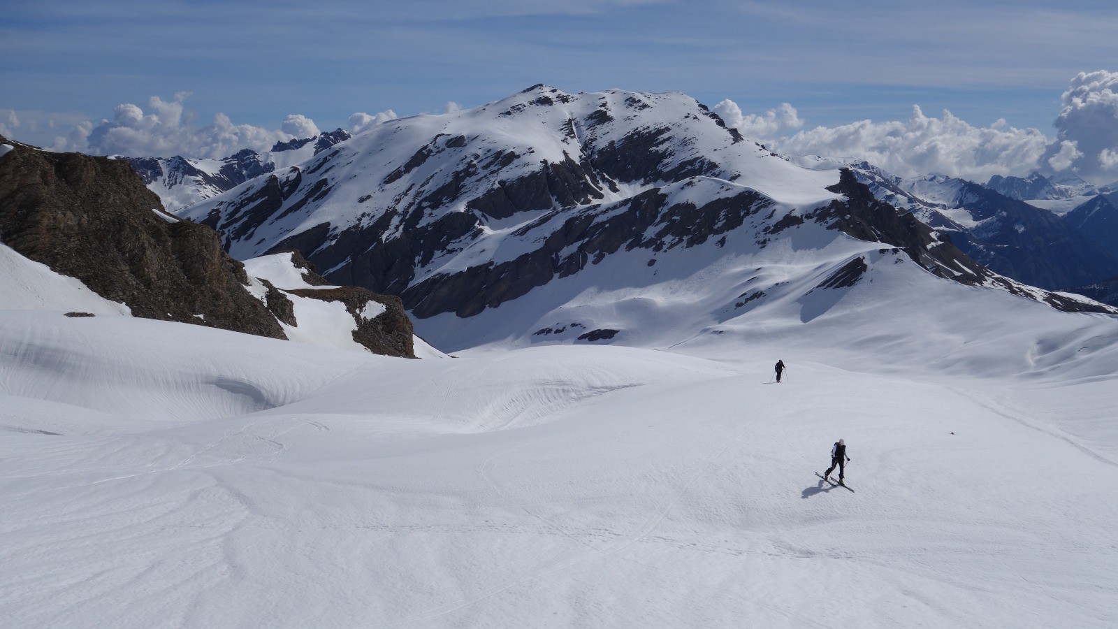 En montant sur fond de Cime de la Lose.