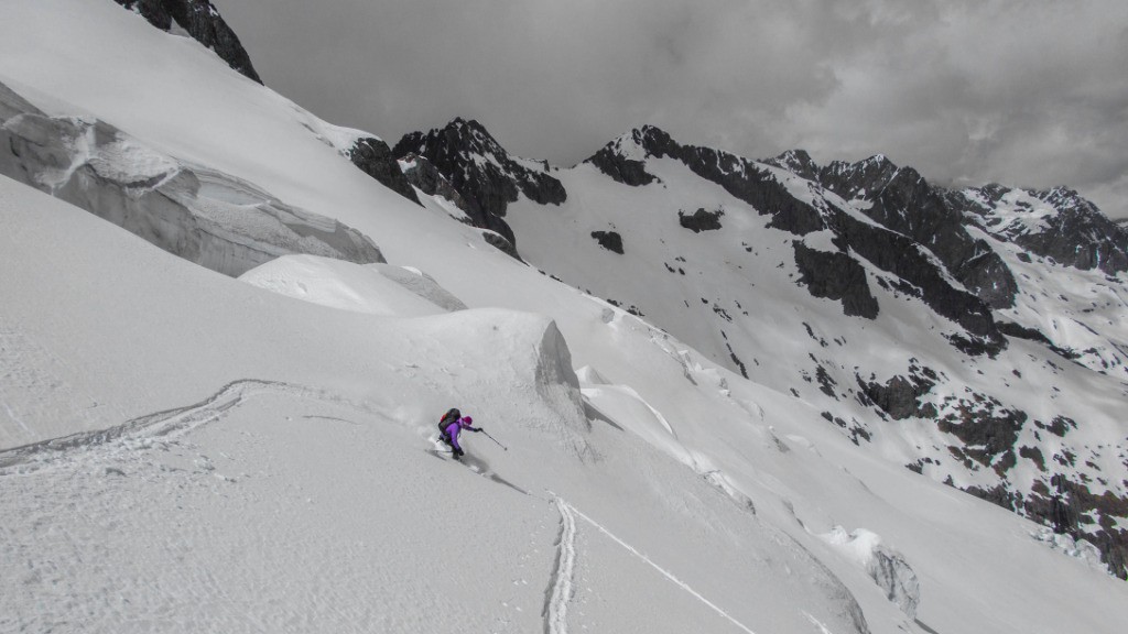 Un régal de descente qui combine bonne neige et ambiance glaciaire