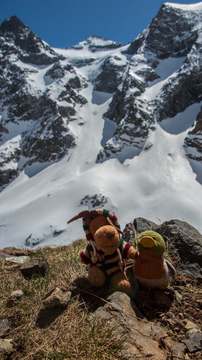 La cordée de choc se repose face au col des Boeufs-Rouges