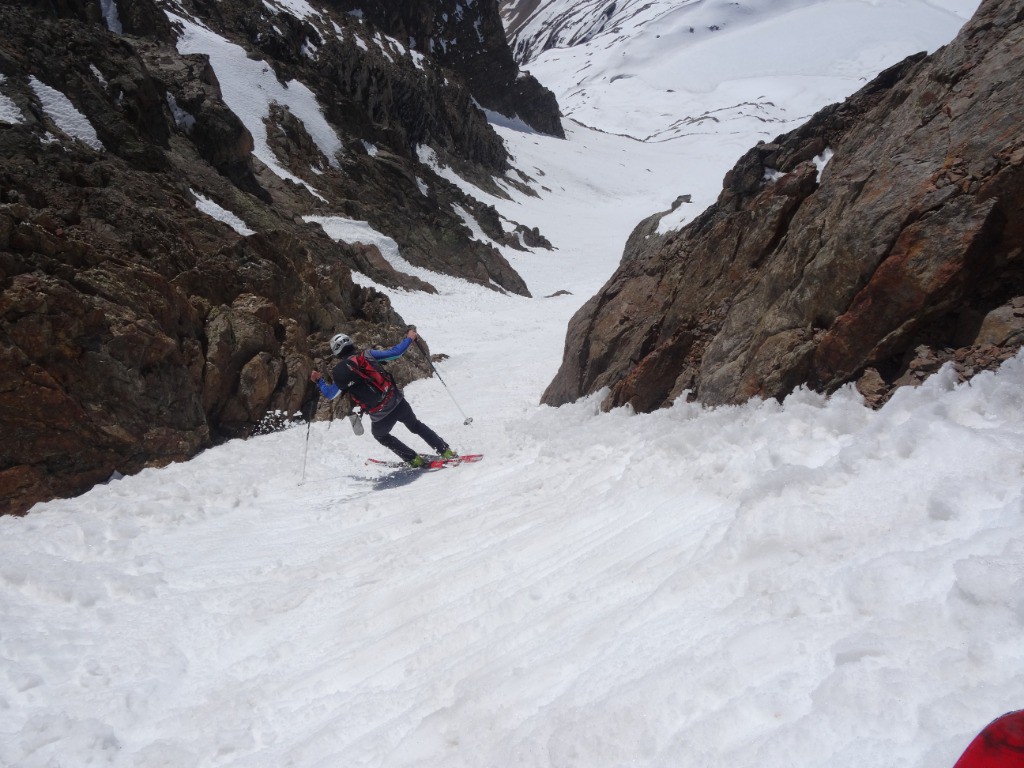 #15 Moms dans le couloir sud du col du grand Sauvage Moms dans le couloir sud du col du grand Sauvage