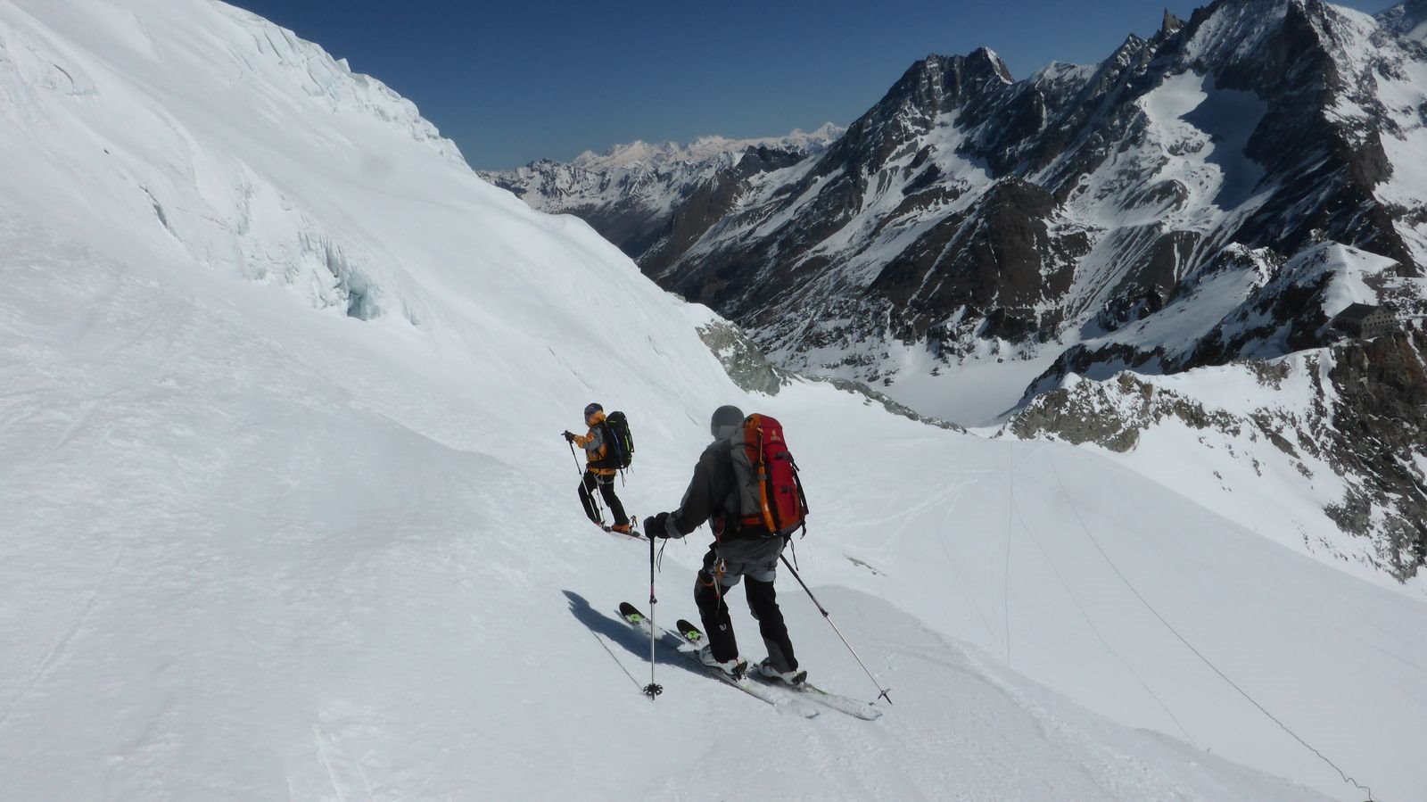 #53 Passage tendu sous les séracs avant le Col des Vignettes Passage tendu sous les séracs avant le Col des Vignettes