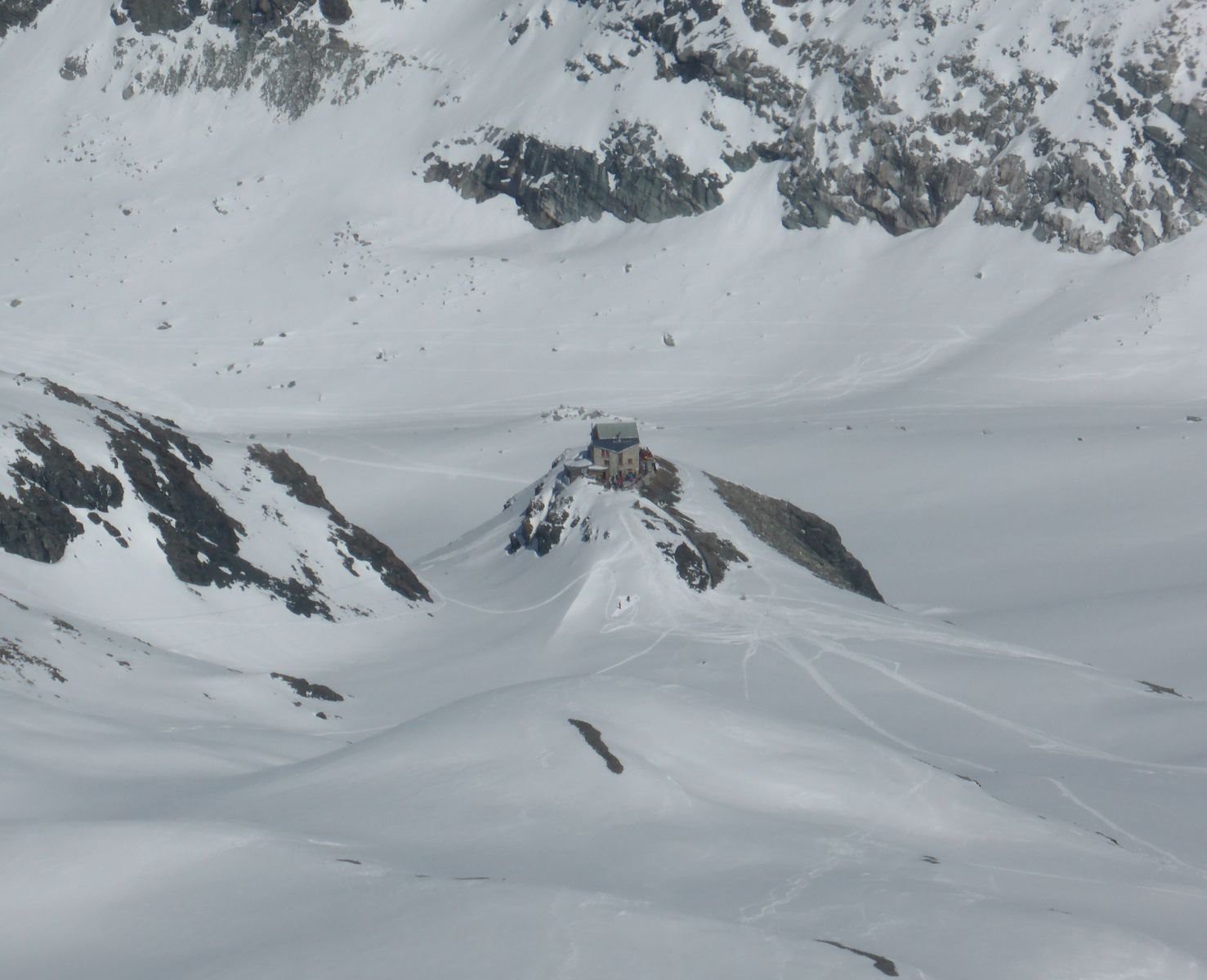 #39 Cabane des Dix et son perchoir Cabane des Dix et son perchoir