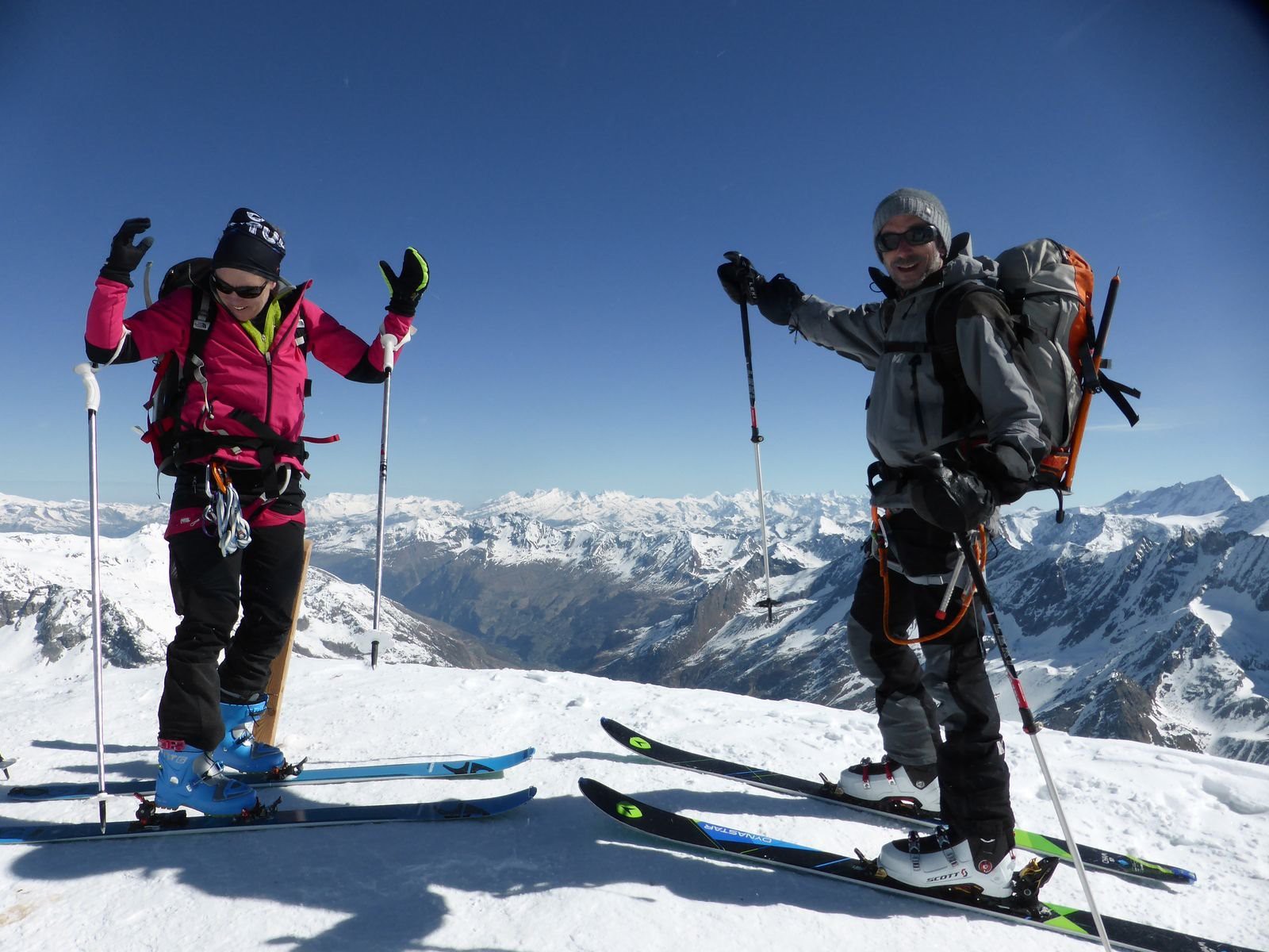 #48 Sommet du Pigne d Sommet du Pigne d'Arolla, Nath et Fif planent à 3790