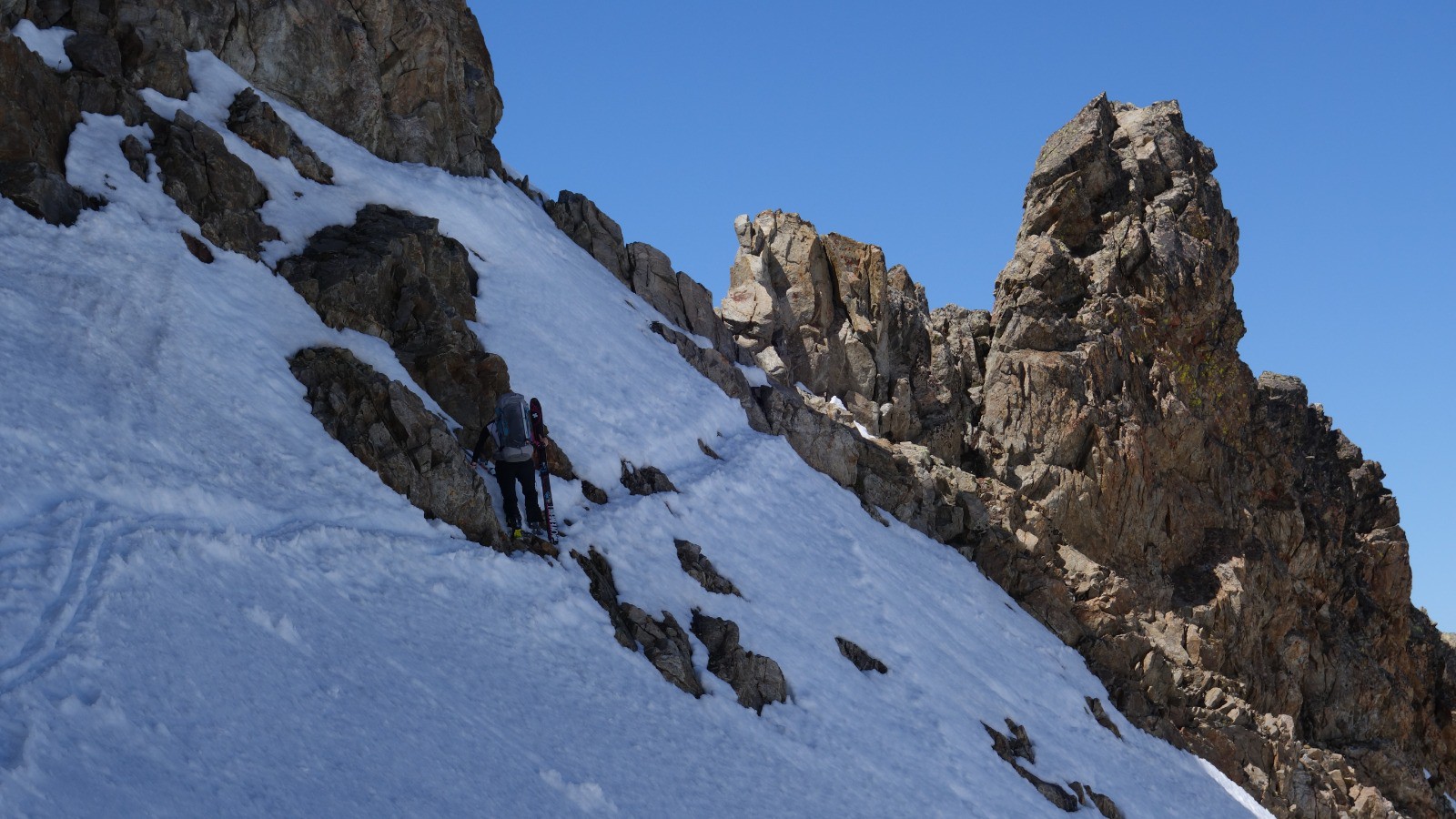 Valérie arrive au Pas des Glaciers