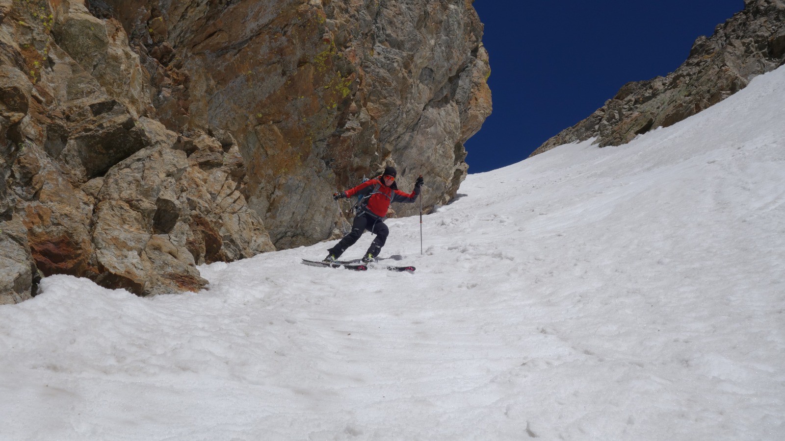 Valérie dans la descente du couloir Asquasciati