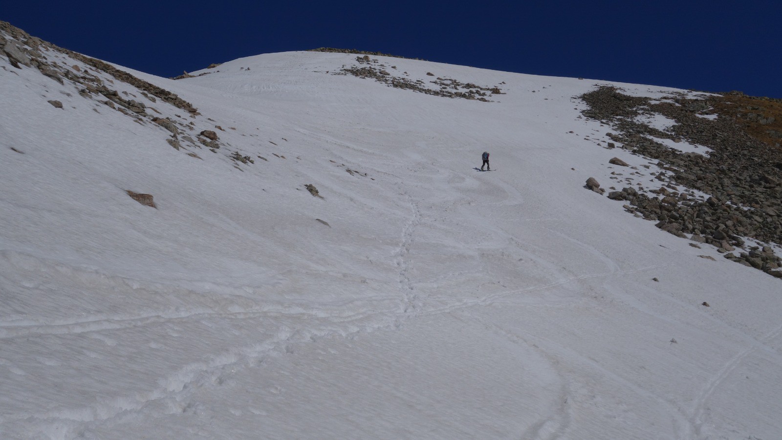 Puis à skis jusqu'au sommet