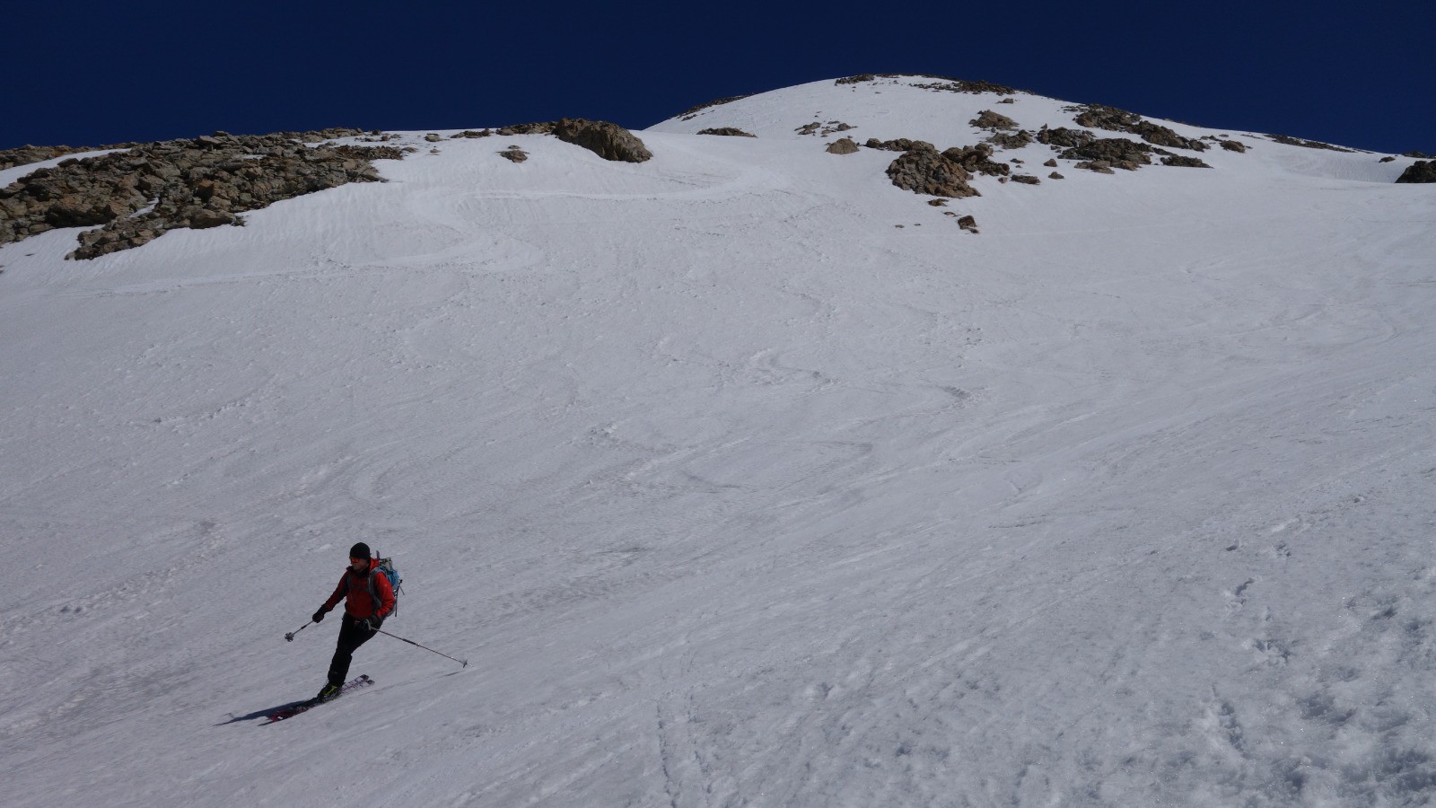 Moquette dans la descente depuis le sommet du Mont Clapier