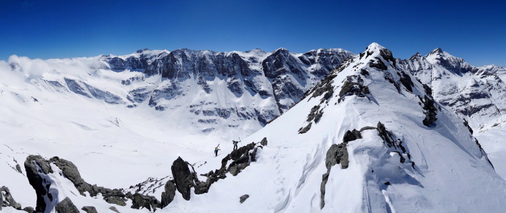 petits skieurs sur l'arête de l'Ouille