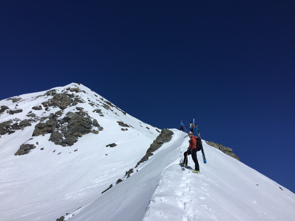 L'ami toz sur l'arête chauffée à blanc