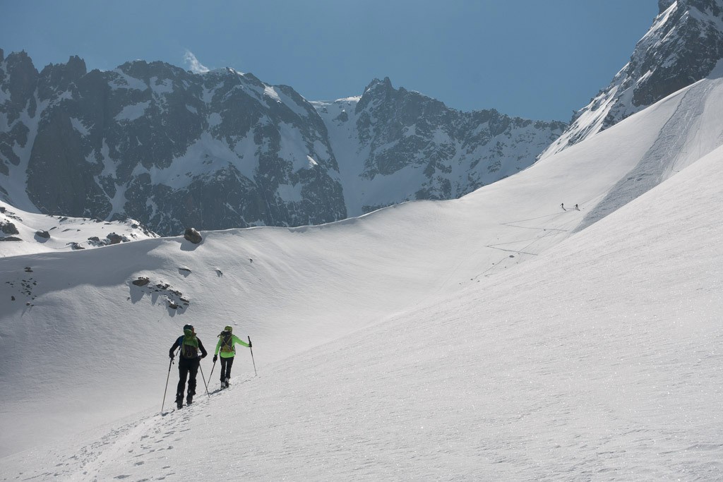 #4 On remonte vers leCouloir NW de la Cime de l On remonte vers leCouloir NW de la Cime de l'Agnel (sur le fond)