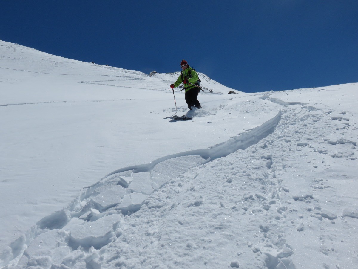 Au col des Roches, 60 cm de poudre bien agréable surmontée d'une couche de neige matée 