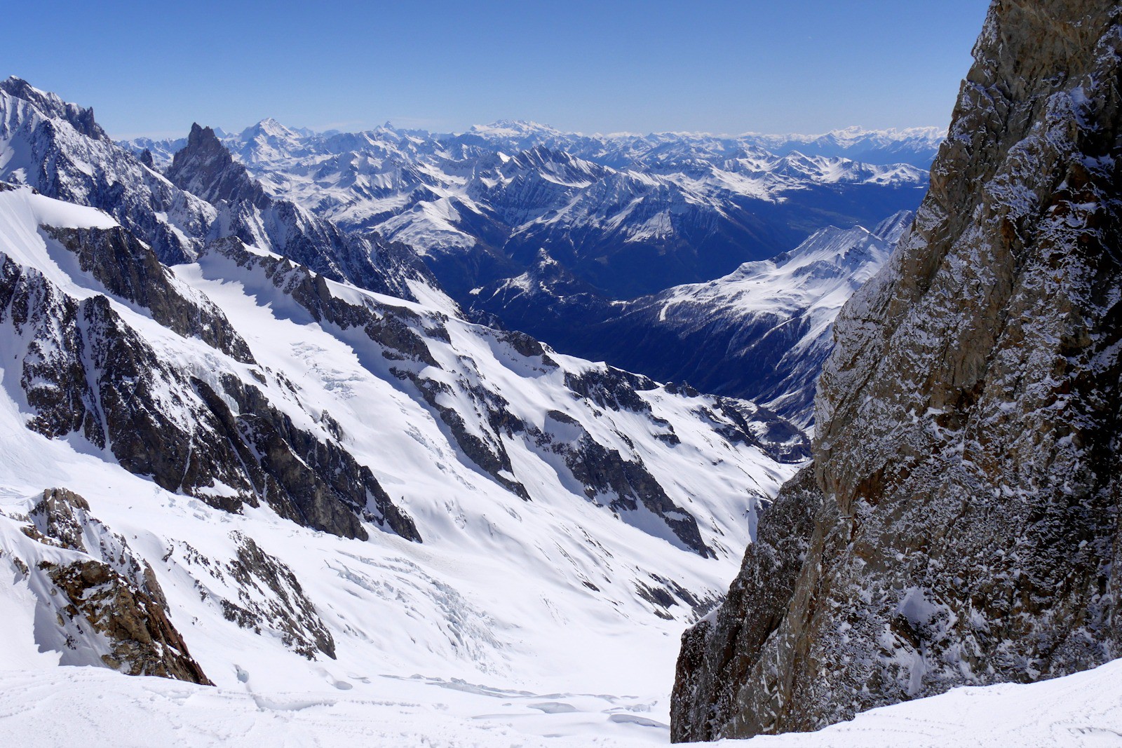 Versant Italien, Glaciers de la Lée Blanche et du Petit Mont Blanc.