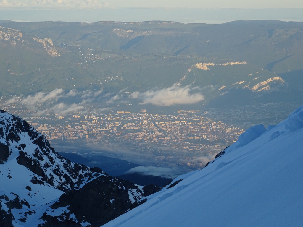 Grenoble s'éveille.