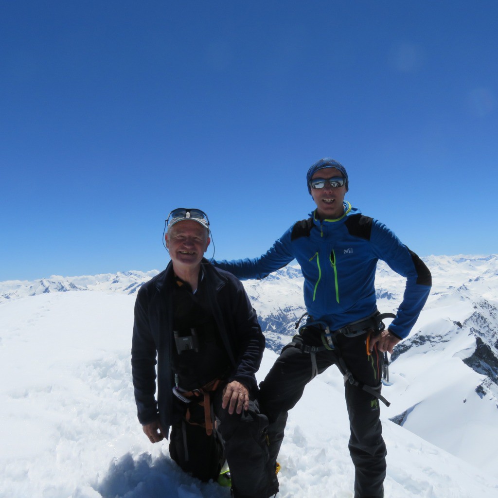 #17 Au sommet avec Roland, merci à l Au sommet avec Roland, merci à l'équipe de Lyon pour la photo!!