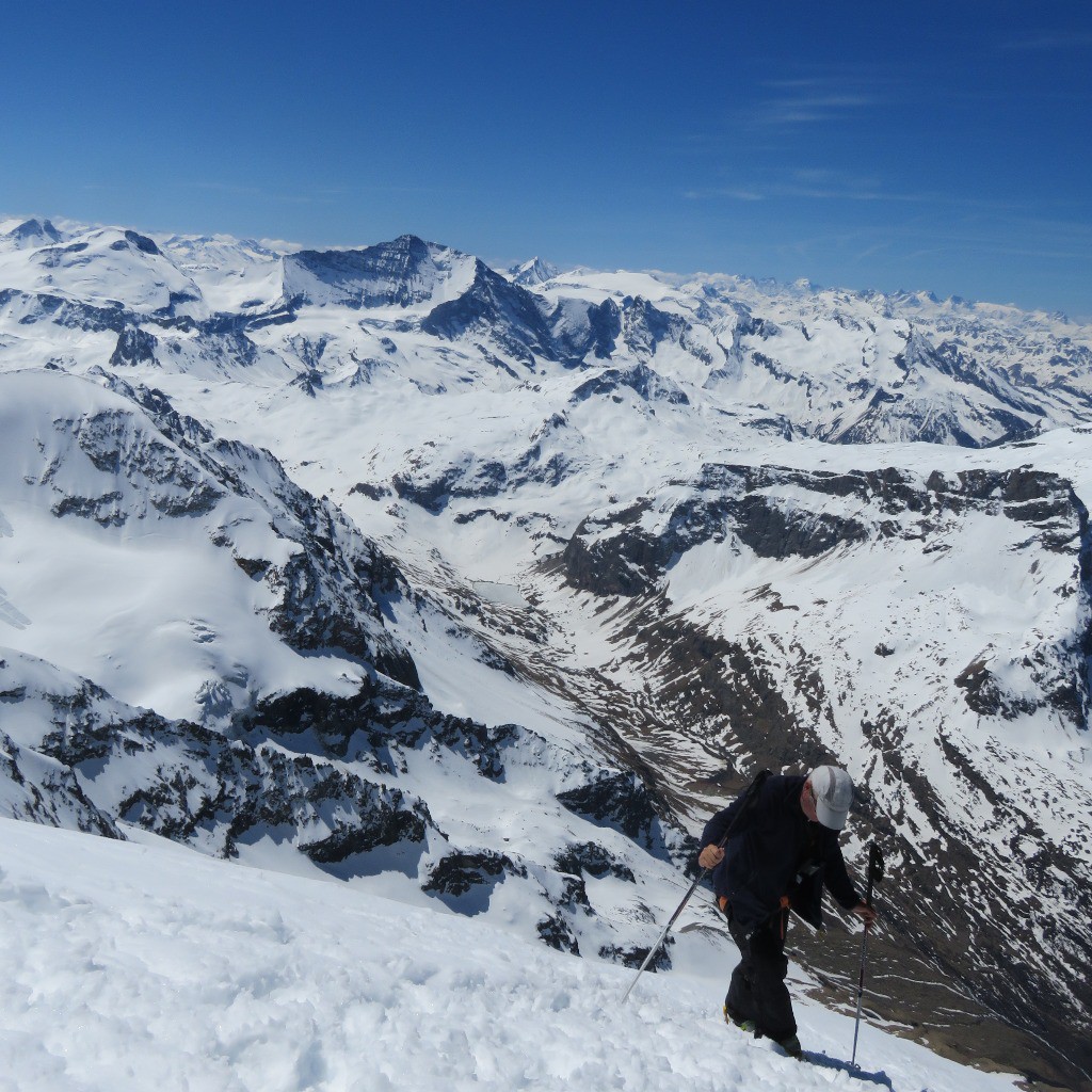 #14 Roland en termine, bravo à lui!! 69 ans!!
Roland en termine, bravo à lui!! 69 ans!!