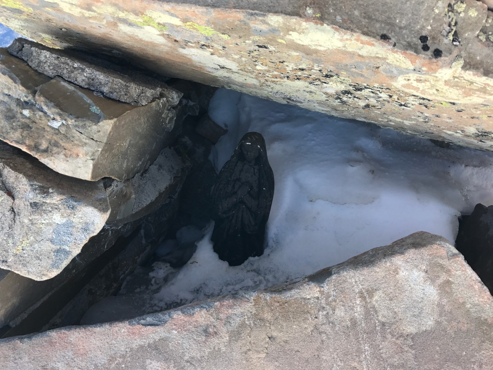 #11 La vierge dans son abris La vierge dans son abris