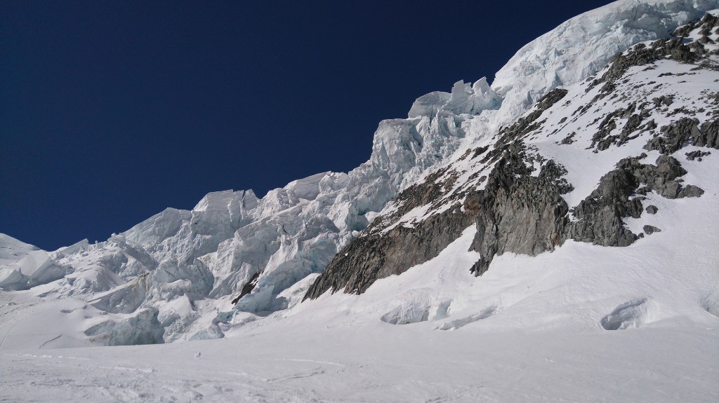 #25 Les seracs menaçants de la voie "normale" prise au retour
Les seracs menaçants de la voie \