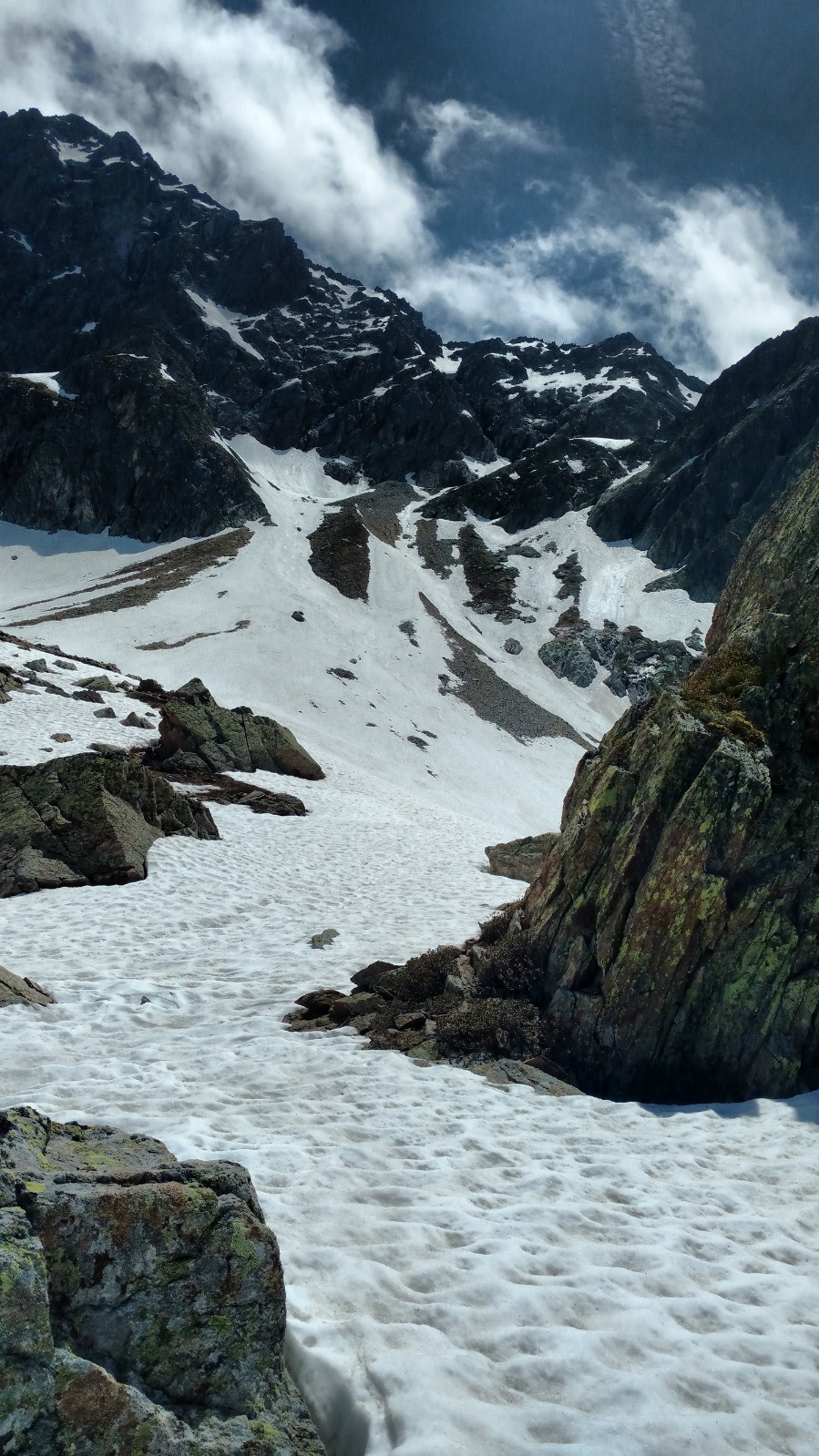 #12 La belle pente du Col du Morétan du côté des lacs du même nom La belle pente du Col du Morétan du côté des lacs du même nom