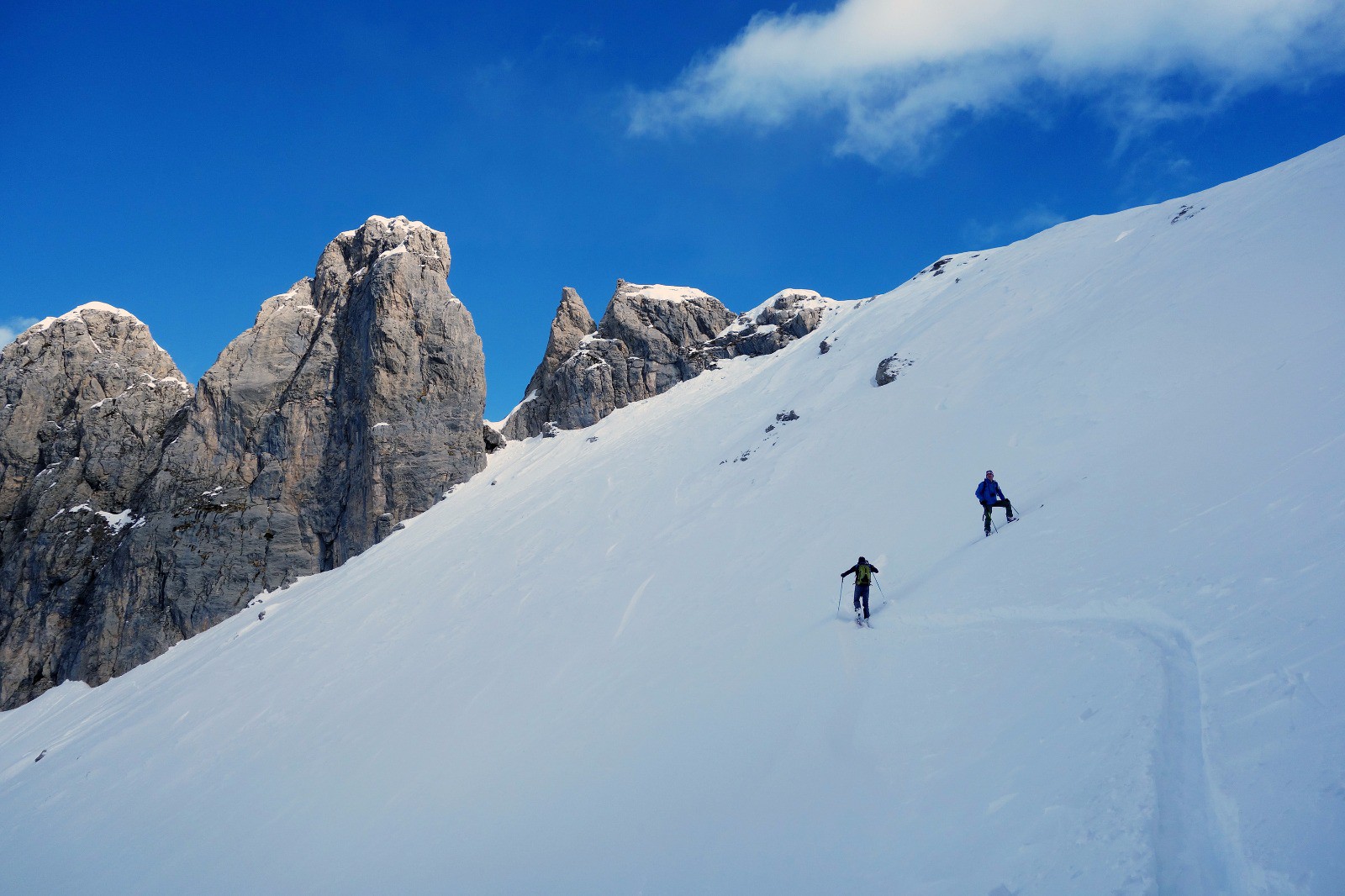 #9 Un poil tendu juste sous le col, mais au final le tassement en cours est assez sain. Un poil tendu juste sous le col, mais au final le tassement en cours est assez sain.