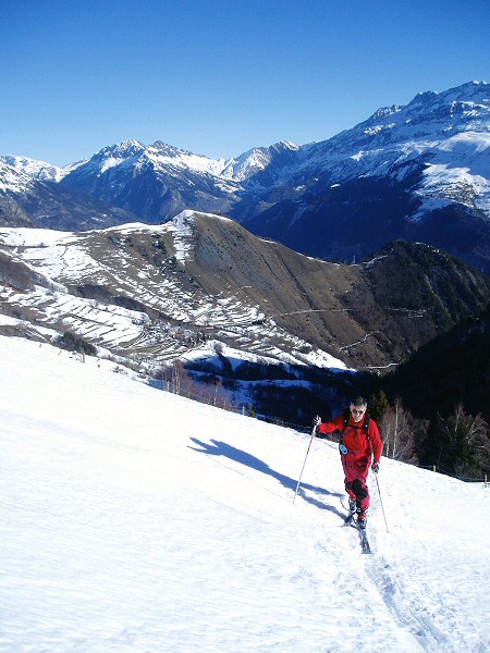 #2 Col de la Buffe : Francis arrive au col, Oulles au fond Col de la Buffe : Francis arrive au col, Oulles au fond