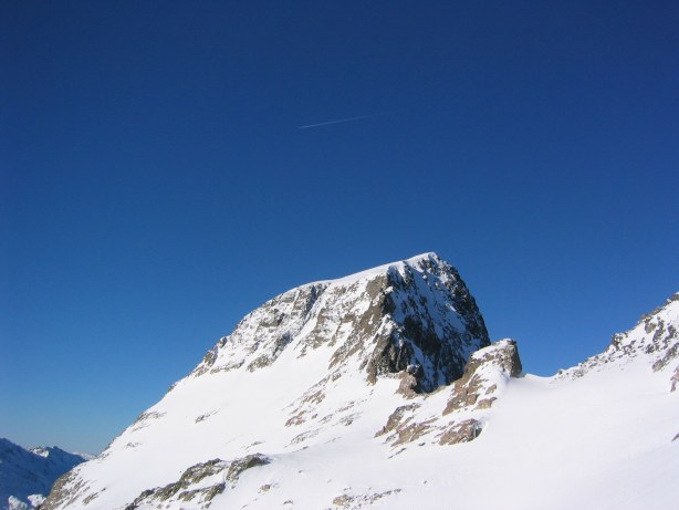 #2 arguille vu depuis le Teppey : Ca monte par le couloir évident (raide !) arguille vu depuis le Teppey : Ca monte par le couloir évident (raide !)