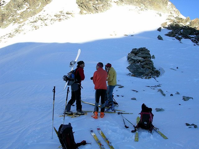 #5 au col du Tepey : Isabelle, David, et Jad qui arrive lui de la combe madame. au col du Tepey : Isabelle, David, et Jad qui arrive lui de la combe madame.