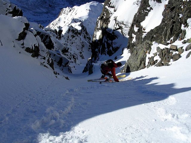 #6 Couloir du Rocher d Couloir du Rocher d'Arguille : Du haut du couloir sud ouest. David entame la descente.