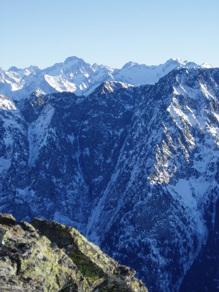 #3 Infernet, couloir nord : Ce fameux couloir vu du collu du Sorbier; au loin, la Roche de la Muzelle et les Ecrins Infernet, couloir nord : Ce fameux couloir vu du collu du Sorbier; au loin, la Roche de la Muzelle et les Ecrins