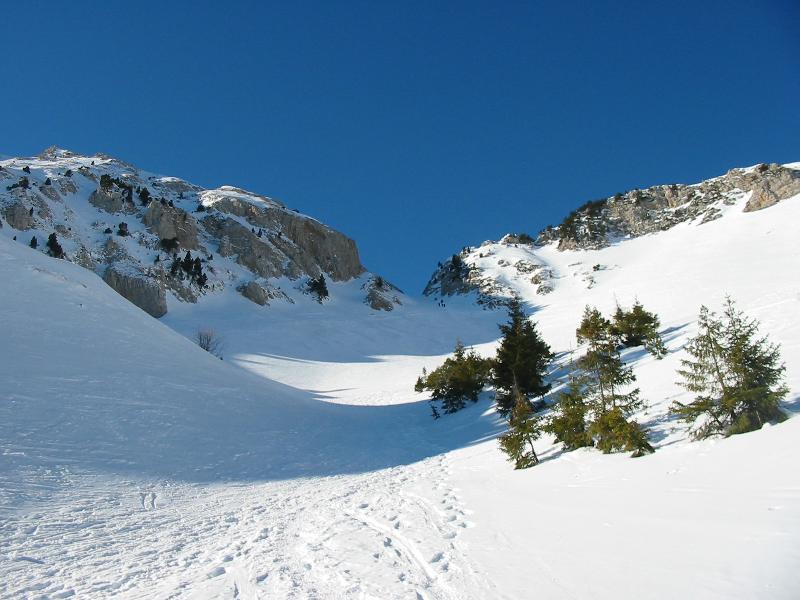 #1 Pas de la ville : La montée au pas de la ville est encore bien enneigé. Pas de la ville : La montée au pas de la ville est encore bien enneigé.