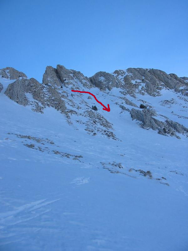 #5 Le couloir Nord : Vue sur le couloir en neige bien dure et dégarni sur le haut Le couloir Nord : Vue sur le couloir en neige bien dure et dégarni sur le haut