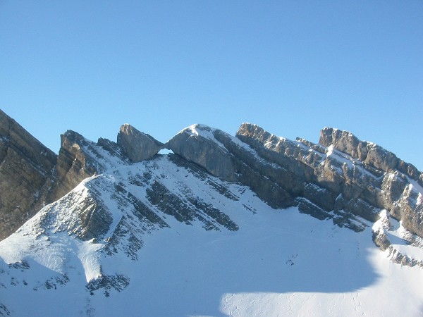 #3 Haut de Paccaly : Vue sur le haut de la combe de Paccaly et le trou de la mouche depuis le col 2369 Haut de Paccaly : Vue sur le haut de la combe de Paccaly et le trou de la mouche depuis le col 2369