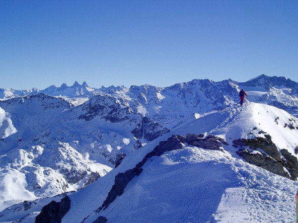#1 Aiguilles d Aiguilles d'Arves et Rousses : Du sommet de la belle Etoile,vers l'est, les aiguilles d'Arves facilement identifiables et le massif des grandes Rousses