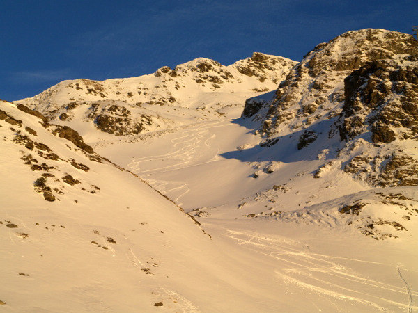 pointe de la pouta : belle descente , encore pas trop de trace!