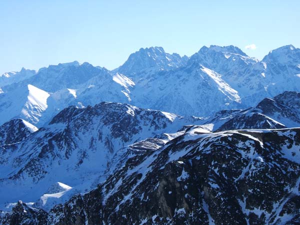 #5 Tempesta : L Tempesta : L'Argentera et le couloir de Lourousa au centre et à sa gauche on devine le Gélas et puis au loin le Clapier..