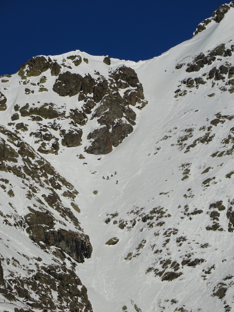 #12 Couloir vu de loin Couloir vu de loin
