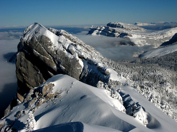 #9 Lances de Malissard : Au fond, le Mont Granier et le Magériaz Lances de Malissard : Au fond, le Mont Granier et le Magériaz