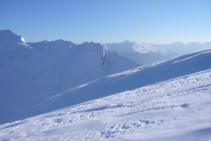 #8 Arlicots : la face NW des Arces, avec le petit couloir pour la remontée de la traversée Arlicots / Arces Arlicots : la face NW des Arces, avec le petit couloir pour la remontée de la traversée Arlicots / Arces