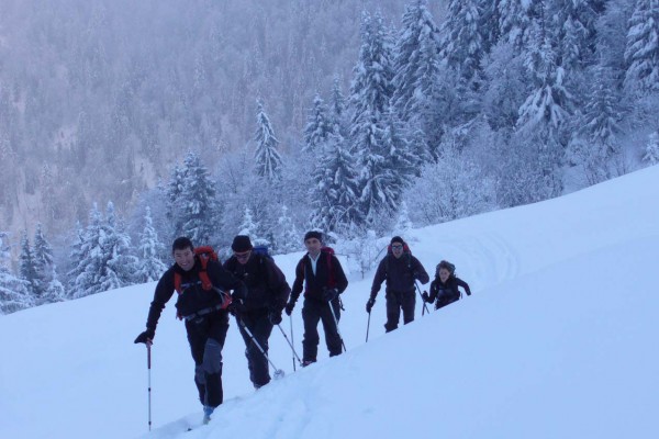 #6 Arlicots : Cinq Aixois arrivant aux chalets Bottier Arlicots : Cinq Aixois arrivant aux chalets Bottier