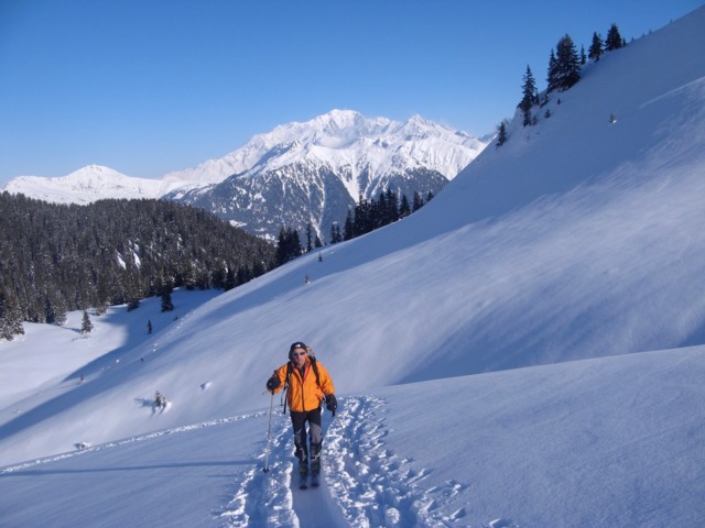 sur fond de Mont Blanc : veloski dans la dernière remonté en direction de la cote 2000