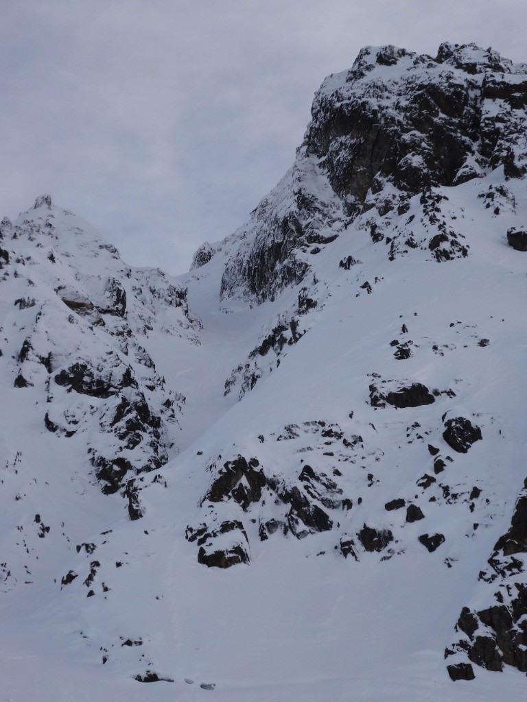 #12 couloir n°3, il bifurque à droite en haut couloir n°3, il bifurque à droite en haut