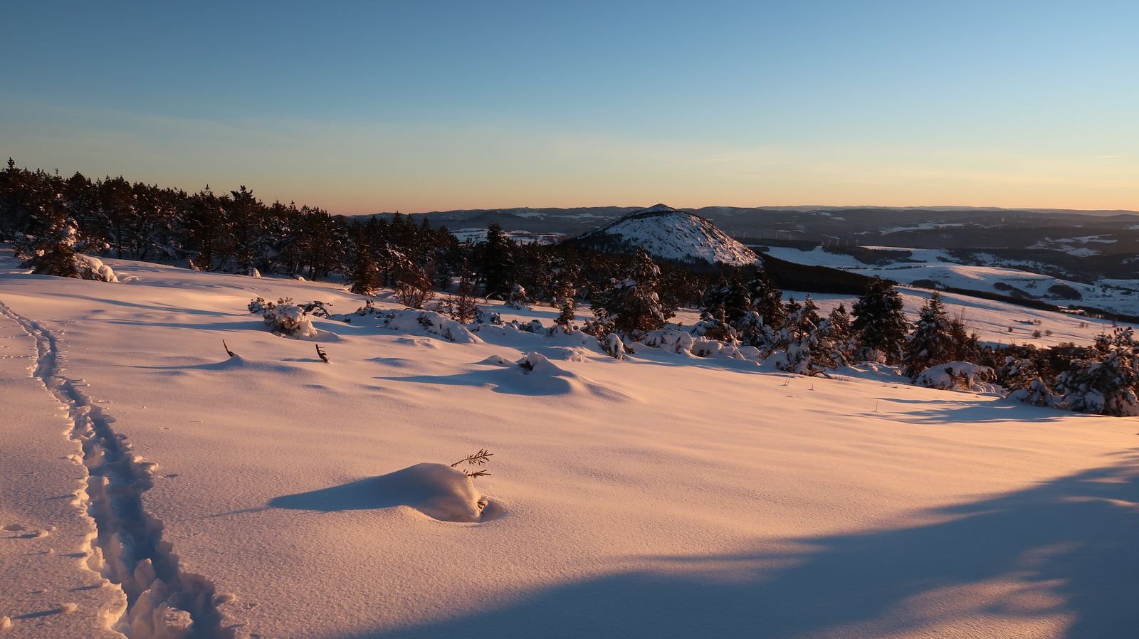 #10 Le paysage s Le paysage s'ouvre près du sommet